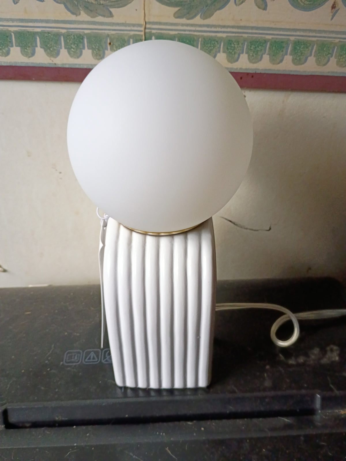 Room Essentials Modern LED Table Lamp White 8.5in Round Shade