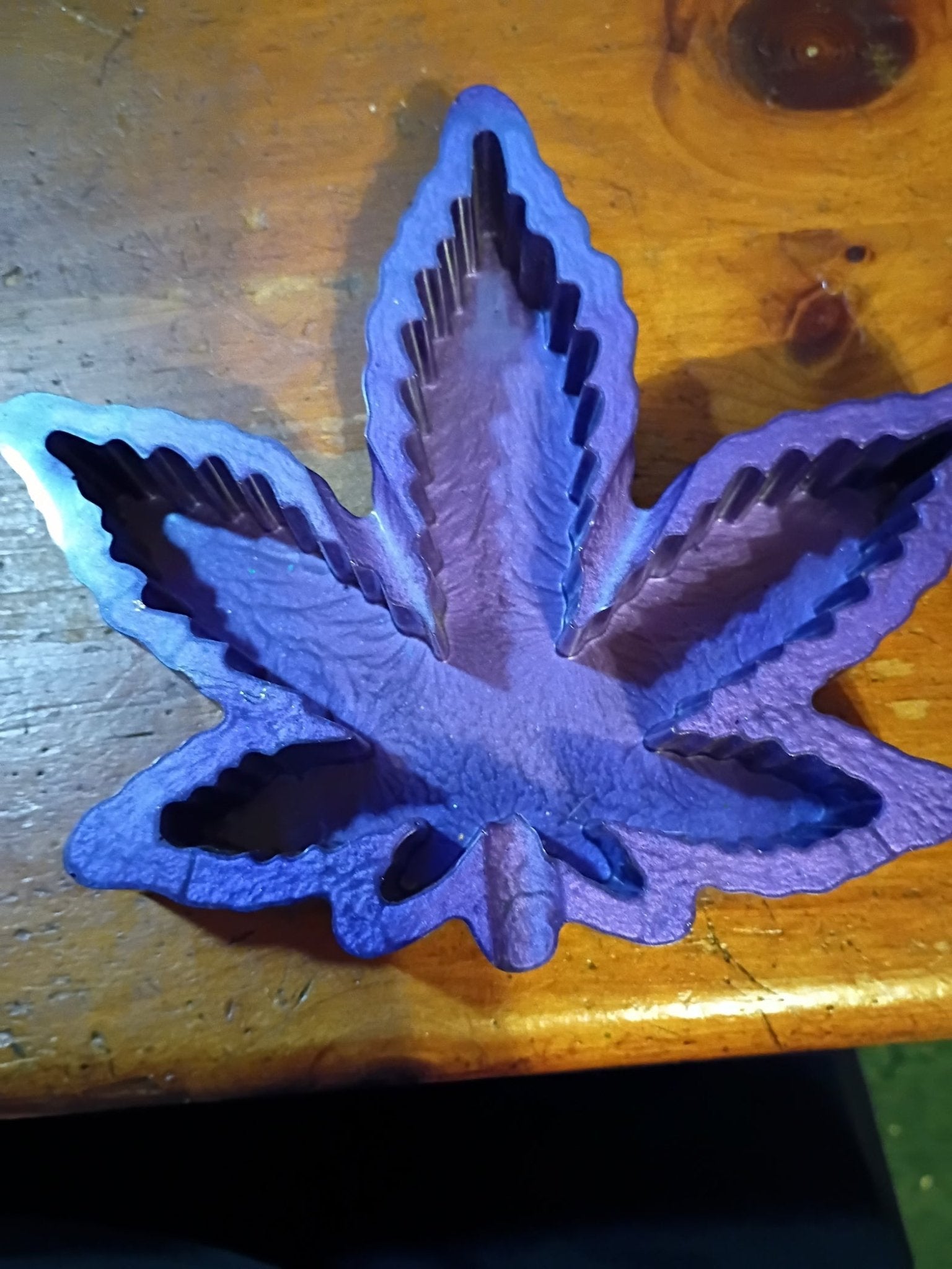 Large handmade purple shimmer marijuana leaf resin ashtray - Doylestreasures